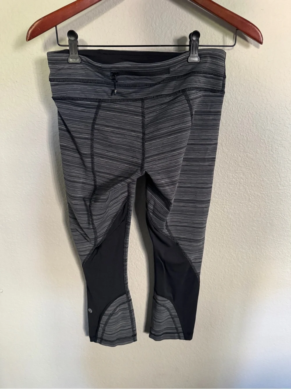 Lululemon Gray Striped Capri Workout Leggings Size 8